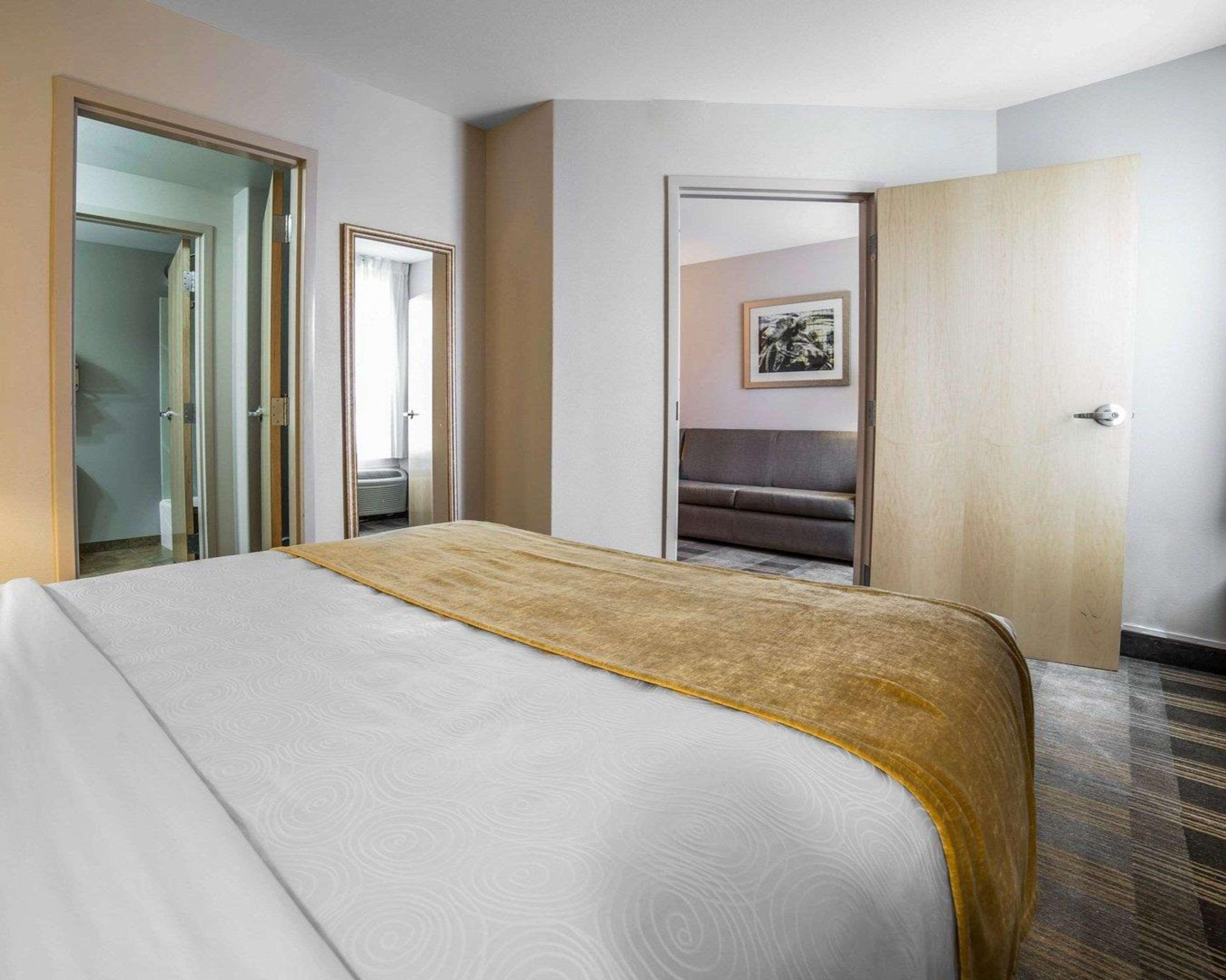 เมนสเตย์ สวีท Hotel แคสเปอร์ ภายนอก รูปภาพ