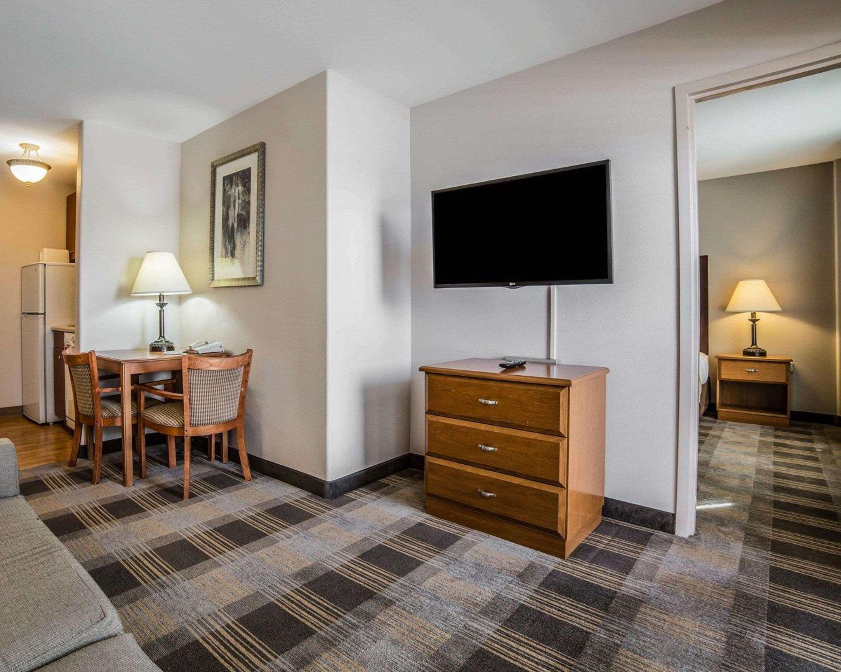 เมนสเตย์ สวีท Hotel แคสเปอร์ ภายนอก รูปภาพ
