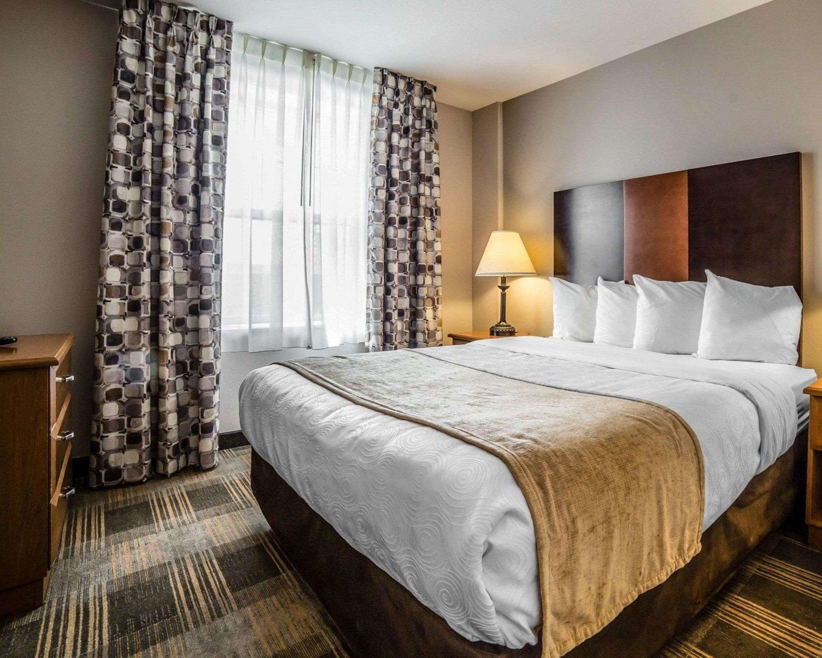 เมนสเตย์ สวีท Hotel แคสเปอร์ ภายนอก รูปภาพ